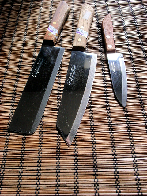 http://www.memagnus.com/wp/wp-content/uploads/2012/01/kiwi_knives.jpg